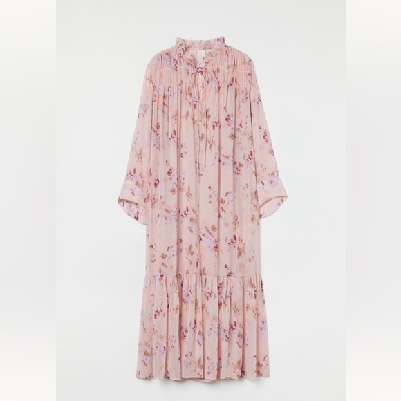 H&M Dresses & Skirts - H&M Floral Chiffon Dress